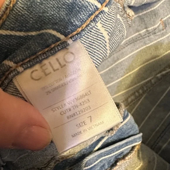 678. Cello juniors size 7 striped flare jeans with frayed hem - Picture 5 of 10